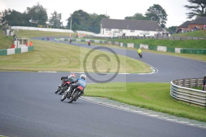 Mallory park Leicestershire;Mallory park photographs;Motorcycle action photographs;classic bikes;event digital images;eventdigitalimages;mallory park;no limits trackday;peter wileman photography;vintage bikes;vintage motorcycles;vmcc festival 1000 bikes