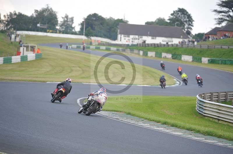 Mallory park Leicestershire;Mallory park photographs;Motorcycle action photographs;classic bikes;event digital images;eventdigitalimages;mallory park;no limits trackday;peter wileman photography;vintage bikes;vintage motorcycles;vmcc festival 1000 bikes