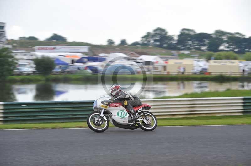 Mallory park Leicestershire;Mallory park photographs;Motorcycle action photographs;classic bikes;event digital images;eventdigitalimages;mallory park;no limits trackday;peter wileman photography;vintage bikes;vintage motorcycles;vmcc festival 1000 bikes
