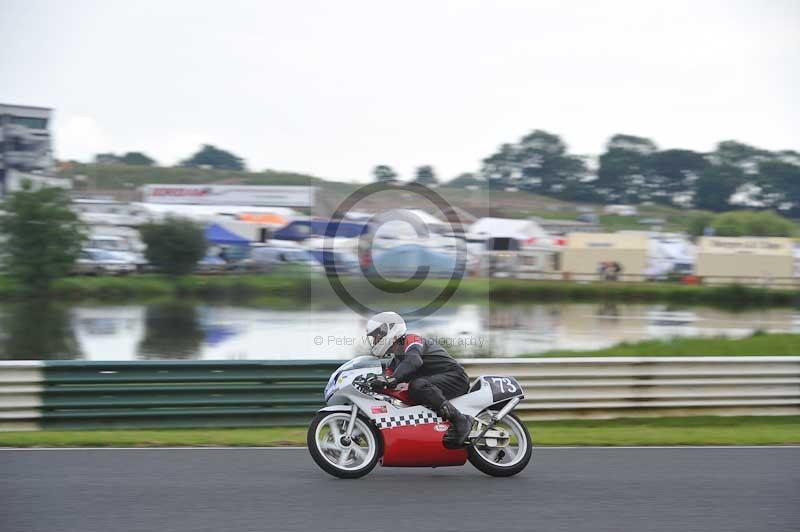 Mallory park Leicestershire;Mallory park photographs;Motorcycle action photographs;classic bikes;event digital images;eventdigitalimages;mallory park;no limits trackday;peter wileman photography;vintage bikes;vintage motorcycles;vmcc festival 1000 bikes