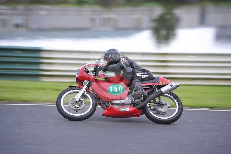 Mallory park Leicestershire;Mallory park photographs;Motorcycle action photographs;classic bikes;event digital images;eventdigitalimages;mallory park;no limits trackday;peter wileman photography;vintage bikes;vintage motorcycles;vmcc festival 1000 bikes