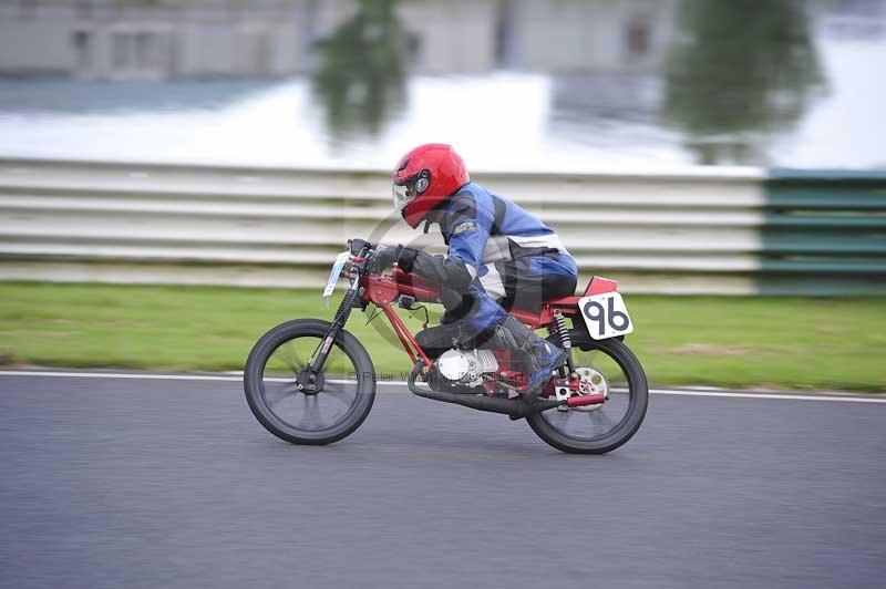 Mallory park Leicestershire;Mallory park photographs;Motorcycle action photographs;classic bikes;event digital images;eventdigitalimages;mallory park;no limits trackday;peter wileman photography;vintage bikes;vintage motorcycles;vmcc festival 1000 bikes