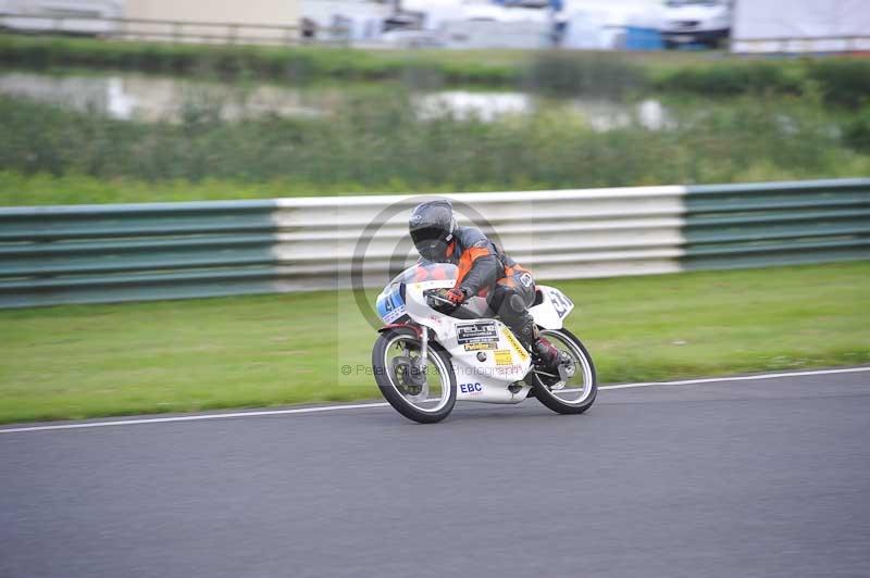 Mallory park Leicestershire;Mallory park photographs;Motorcycle action photographs;classic bikes;event digital images;eventdigitalimages;mallory park;no limits trackday;peter wileman photography;vintage bikes;vintage motorcycles;vmcc festival 1000 bikes