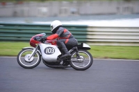 Mallory-park-Leicestershire;Mallory-park-photographs;Motorcycle-action-photographs;classic-bikes;event-digital-images;eventdigitalimages;mallory-park;no-limits-trackday;peter-wileman-photography;vintage-bikes;vintage-motorcycles;vmcc-festival-1000-bikes