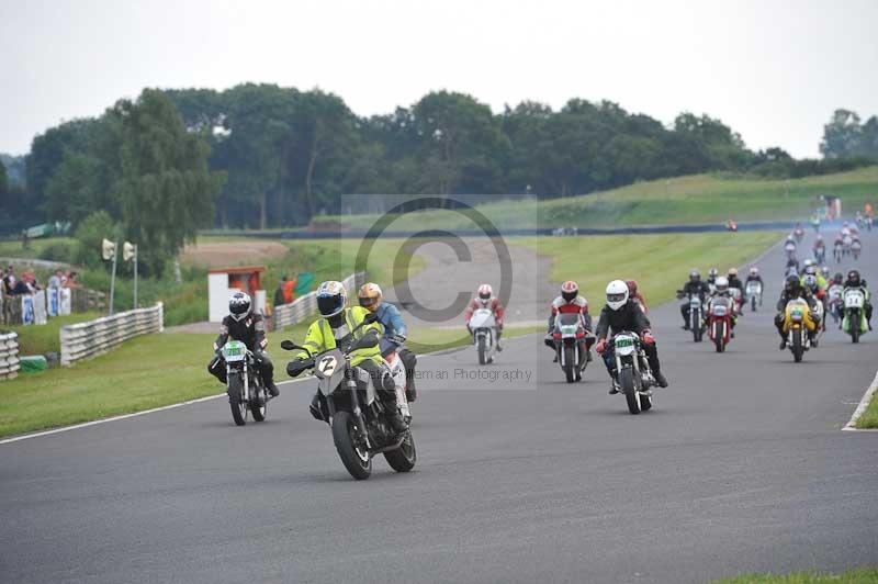 Mallory park Leicestershire;Mallory park photographs;Motorcycle action photographs;classic bikes;event digital images;eventdigitalimages;mallory park;no limits trackday;peter wileman photography;vintage bikes;vintage motorcycles;vmcc festival 1000 bikes