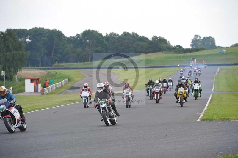 Mallory park Leicestershire;Mallory park photographs;Motorcycle action photographs;classic bikes;event digital images;eventdigitalimages;mallory park;no limits trackday;peter wileman photography;vintage bikes;vintage motorcycles;vmcc festival 1000 bikes