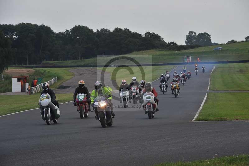 Mallory park Leicestershire;Mallory park photographs;Motorcycle action photographs;classic bikes;event digital images;eventdigitalimages;mallory park;no limits trackday;peter wileman photography;vintage bikes;vintage motorcycles;vmcc festival 1000 bikes
