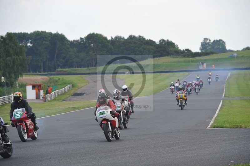 Mallory park Leicestershire;Mallory park photographs;Motorcycle action photographs;classic bikes;event digital images;eventdigitalimages;mallory park;no limits trackday;peter wileman photography;vintage bikes;vintage motorcycles;vmcc festival 1000 bikes
