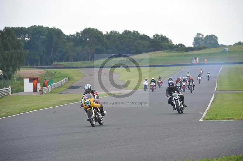 Mallory park Leicestershire;Mallory park photographs;Motorcycle action photographs;classic bikes;event digital images;eventdigitalimages;mallory park;no limits trackday;peter wileman photography;vintage bikes;vintage motorcycles;vmcc festival 1000 bikes