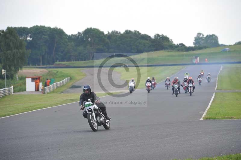 Mallory park Leicestershire;Mallory park photographs;Motorcycle action photographs;classic bikes;event digital images;eventdigitalimages;mallory park;no limits trackday;peter wileman photography;vintage bikes;vintage motorcycles;vmcc festival 1000 bikes