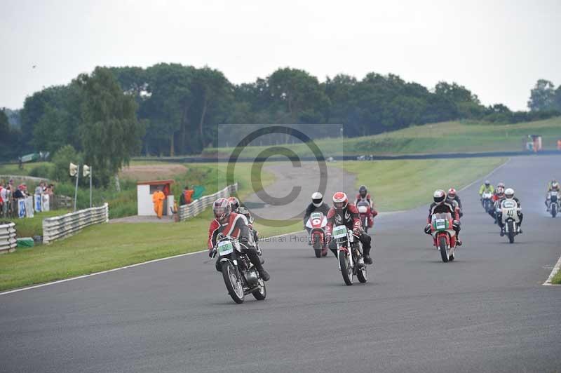 Mallory park Leicestershire;Mallory park photographs;Motorcycle action photographs;classic bikes;event digital images;eventdigitalimages;mallory park;no limits trackday;peter wileman photography;vintage bikes;vintage motorcycles;vmcc festival 1000 bikes