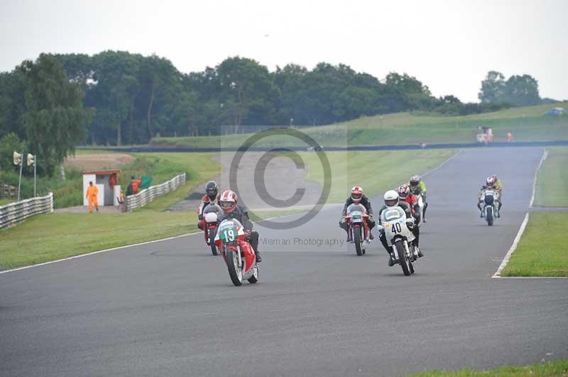 Mallory park Leicestershire;Mallory park photographs;Motorcycle action photographs;classic bikes;event digital images;eventdigitalimages;mallory park;no limits trackday;peter wileman photography;vintage bikes;vintage motorcycles;vmcc festival 1000 bikes