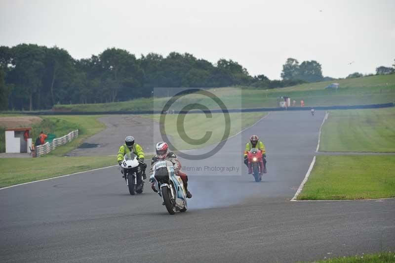 Mallory park Leicestershire;Mallory park photographs;Motorcycle action photographs;classic bikes;event digital images;eventdigitalimages;mallory park;no limits trackday;peter wileman photography;vintage bikes;vintage motorcycles;vmcc festival 1000 bikes