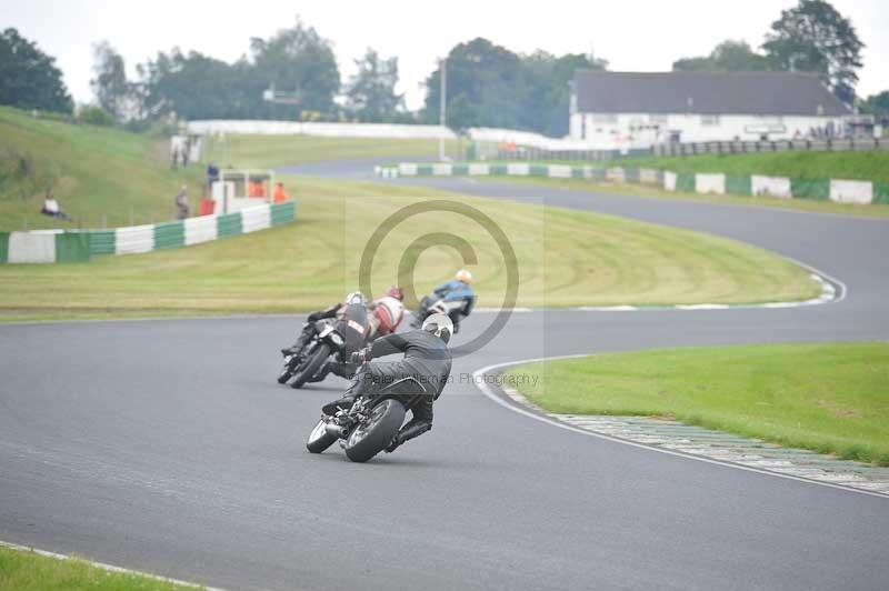 Mallory park Leicestershire;Mallory park photographs;Motorcycle action photographs;classic bikes;event digital images;eventdigitalimages;mallory park;no limits trackday;peter wileman photography;vintage bikes;vintage motorcycles;vmcc festival 1000 bikes
