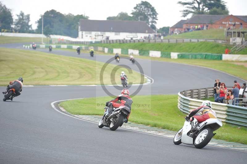 Mallory park Leicestershire;Mallory park photographs;Motorcycle action photographs;classic bikes;event digital images;eventdigitalimages;mallory park;no limits trackday;peter wileman photography;vintage bikes;vintage motorcycles;vmcc festival 1000 bikes