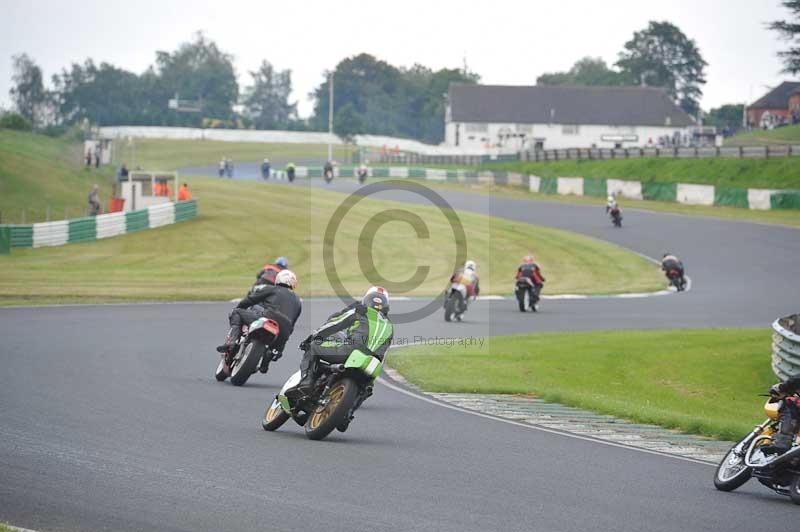 Mallory park Leicestershire;Mallory park photographs;Motorcycle action photographs;classic bikes;event digital images;eventdigitalimages;mallory park;no limits trackday;peter wileman photography;vintage bikes;vintage motorcycles;vmcc festival 1000 bikes