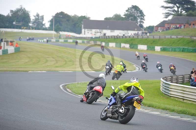 Mallory park Leicestershire;Mallory park photographs;Motorcycle action photographs;classic bikes;event digital images;eventdigitalimages;mallory park;no limits trackday;peter wileman photography;vintage bikes;vintage motorcycles;vmcc festival 1000 bikes