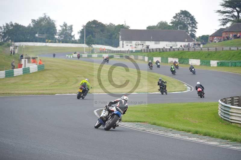 Mallory park Leicestershire;Mallory park photographs;Motorcycle action photographs;classic bikes;event digital images;eventdigitalimages;mallory park;no limits trackday;peter wileman photography;vintage bikes;vintage motorcycles;vmcc festival 1000 bikes