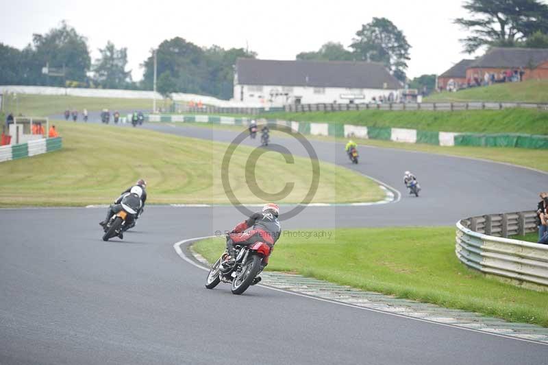 Mallory park Leicestershire;Mallory park photographs;Motorcycle action photographs;classic bikes;event digital images;eventdigitalimages;mallory park;no limits trackday;peter wileman photography;vintage bikes;vintage motorcycles;vmcc festival 1000 bikes