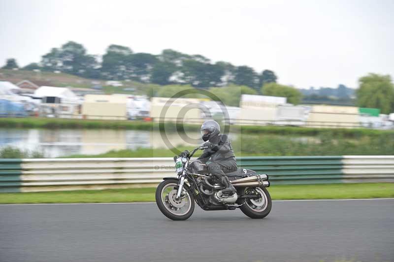 Mallory park Leicestershire;Mallory park photographs;Motorcycle action photographs;classic bikes;event digital images;eventdigitalimages;mallory park;no limits trackday;peter wileman photography;vintage bikes;vintage motorcycles;vmcc festival 1000 bikes