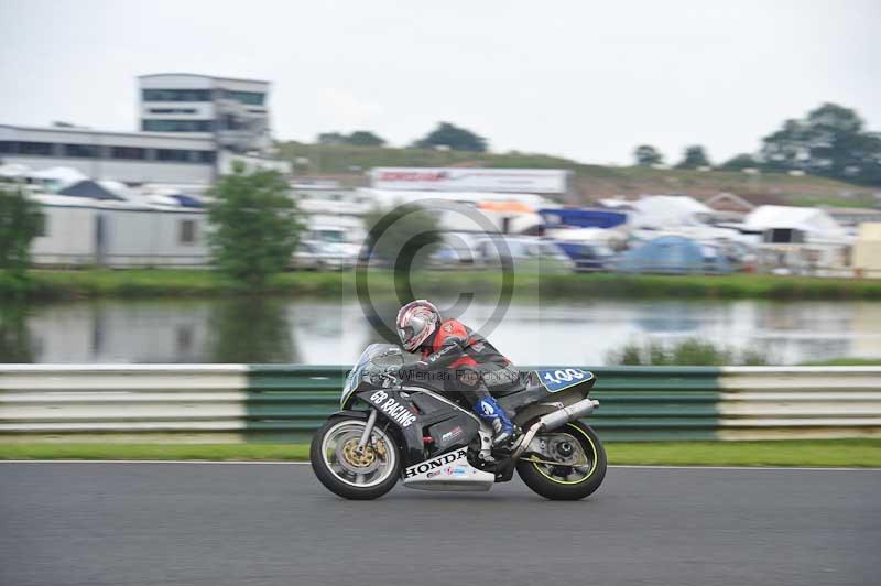 Mallory park Leicestershire;Mallory park photographs;Motorcycle action photographs;classic bikes;event digital images;eventdigitalimages;mallory park;no limits trackday;peter wileman photography;vintage bikes;vintage motorcycles;vmcc festival 1000 bikes