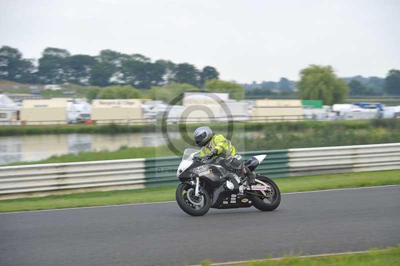 Mallory park Leicestershire;Mallory park photographs;Motorcycle action photographs;classic bikes;event digital images;eventdigitalimages;mallory park;no limits trackday;peter wileman photography;vintage bikes;vintage motorcycles;vmcc festival 1000 bikes
