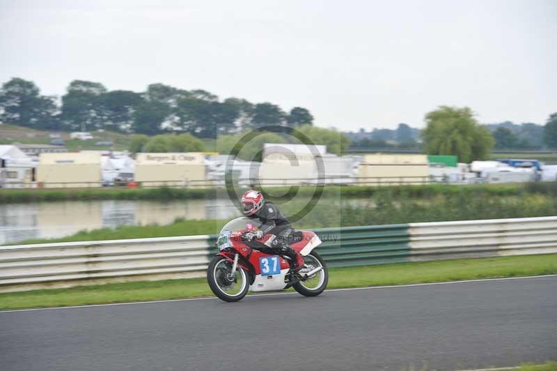 Mallory park Leicestershire;Mallory park photographs;Motorcycle action photographs;classic bikes;event digital images;eventdigitalimages;mallory park;no limits trackday;peter wileman photography;vintage bikes;vintage motorcycles;vmcc festival 1000 bikes
