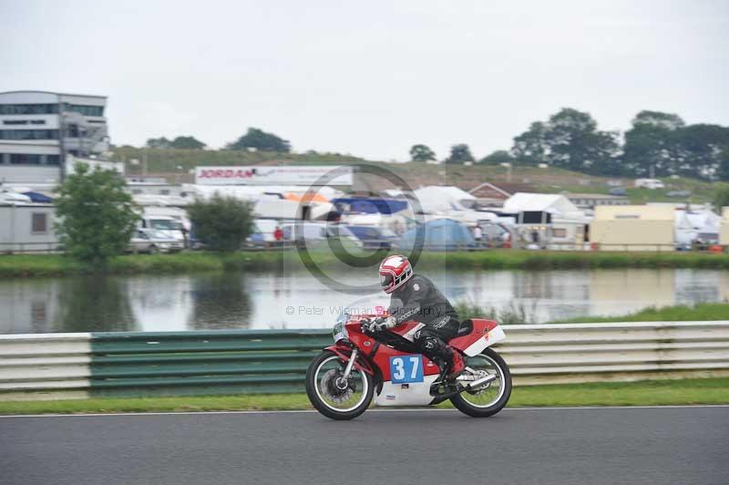 Mallory park Leicestershire;Mallory park photographs;Motorcycle action photographs;classic bikes;event digital images;eventdigitalimages;mallory park;no limits trackday;peter wileman photography;vintage bikes;vintage motorcycles;vmcc festival 1000 bikes