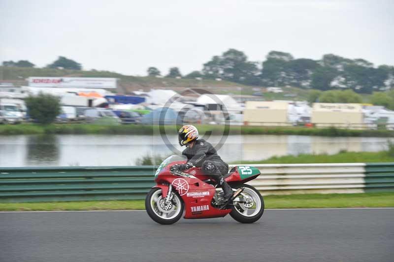 Mallory park Leicestershire;Mallory park photographs;Motorcycle action photographs;classic bikes;event digital images;eventdigitalimages;mallory park;no limits trackday;peter wileman photography;vintage bikes;vintage motorcycles;vmcc festival 1000 bikes