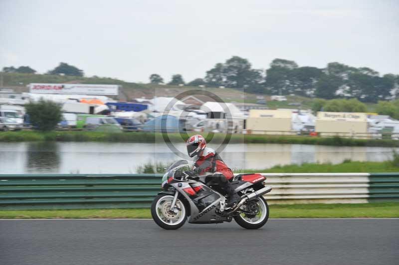 Mallory park Leicestershire;Mallory park photographs;Motorcycle action photographs;classic bikes;event digital images;eventdigitalimages;mallory park;no limits trackday;peter wileman photography;vintage bikes;vintage motorcycles;vmcc festival 1000 bikes