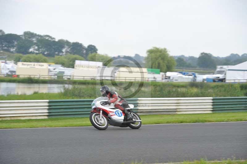 Mallory park Leicestershire;Mallory park photographs;Motorcycle action photographs;classic bikes;event digital images;eventdigitalimages;mallory park;no limits trackday;peter wileman photography;vintage bikes;vintage motorcycles;vmcc festival 1000 bikes
