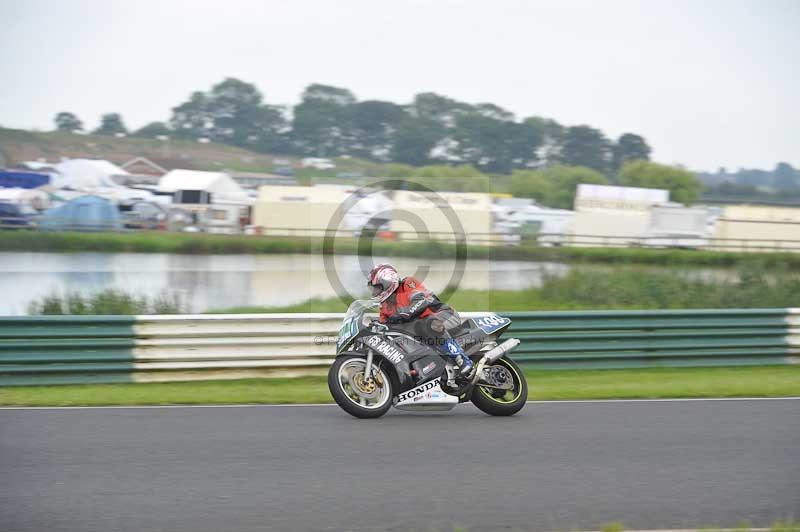 Mallory park Leicestershire;Mallory park photographs;Motorcycle action photographs;classic bikes;event digital images;eventdigitalimages;mallory park;no limits trackday;peter wileman photography;vintage bikes;vintage motorcycles;vmcc festival 1000 bikes
