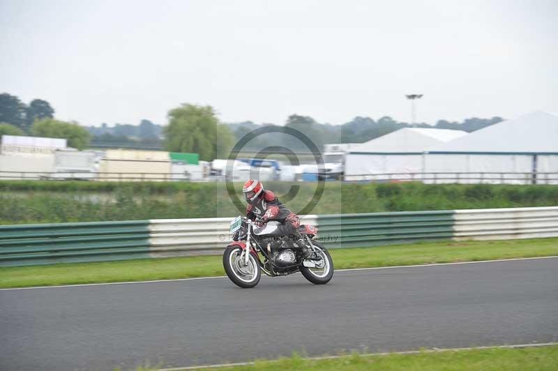 Mallory park Leicestershire;Mallory park photographs;Motorcycle action photographs;classic bikes;event digital images;eventdigitalimages;mallory park;no limits trackday;peter wileman photography;vintage bikes;vintage motorcycles;vmcc festival 1000 bikes