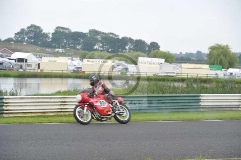 Mallory park Leicestershire;Mallory park photographs;Motorcycle action photographs;classic bikes;event digital images;eventdigitalimages;mallory park;no limits trackday;peter wileman photography;vintage bikes;vintage motorcycles;vmcc festival 1000 bikes