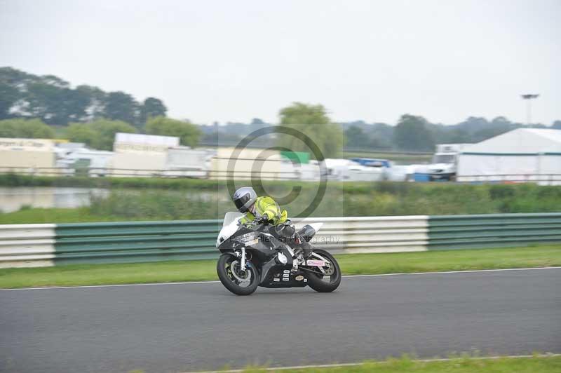 Mallory park Leicestershire;Mallory park photographs;Motorcycle action photographs;classic bikes;event digital images;eventdigitalimages;mallory park;no limits trackday;peter wileman photography;vintage bikes;vintage motorcycles;vmcc festival 1000 bikes