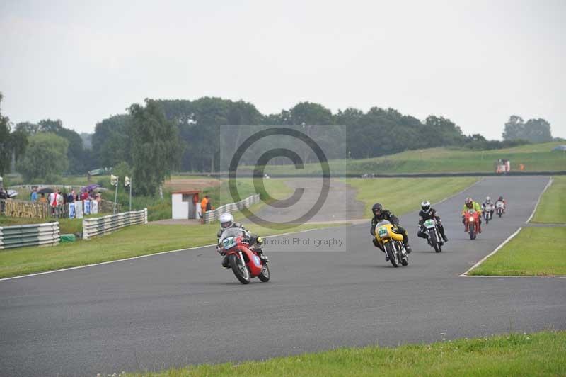 Mallory park Leicestershire;Mallory park photographs;Motorcycle action photographs;classic bikes;event digital images;eventdigitalimages;mallory park;no limits trackday;peter wileman photography;vintage bikes;vintage motorcycles;vmcc festival 1000 bikes