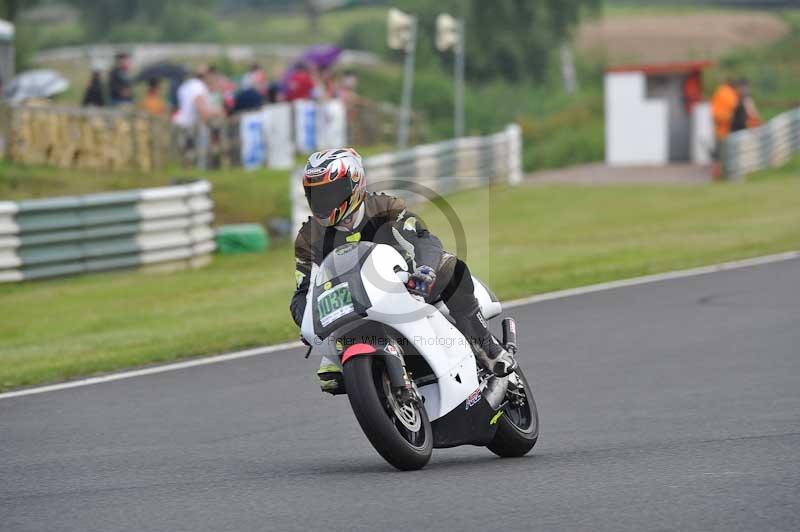 Mallory park Leicestershire;Mallory park photographs;Motorcycle action photographs;classic bikes;event digital images;eventdigitalimages;mallory park;no limits trackday;peter wileman photography;vintage bikes;vintage motorcycles;vmcc festival 1000 bikes