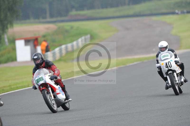 Mallory park Leicestershire;Mallory park photographs;Motorcycle action photographs;classic bikes;event digital images;eventdigitalimages;mallory park;no limits trackday;peter wileman photography;vintage bikes;vintage motorcycles;vmcc festival 1000 bikes
