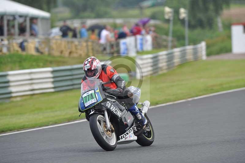 Mallory park Leicestershire;Mallory park photographs;Motorcycle action photographs;classic bikes;event digital images;eventdigitalimages;mallory park;no limits trackday;peter wileman photography;vintage bikes;vintage motorcycles;vmcc festival 1000 bikes