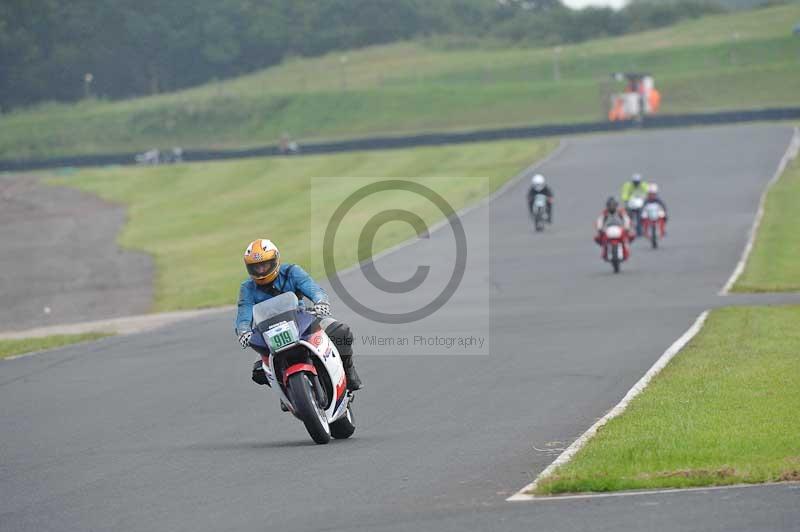 Mallory park Leicestershire;Mallory park photographs;Motorcycle action photographs;classic bikes;event digital images;eventdigitalimages;mallory park;no limits trackday;peter wileman photography;vintage bikes;vintage motorcycles;vmcc festival 1000 bikes
