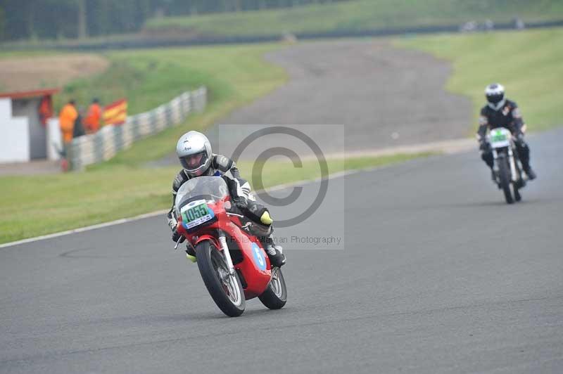 Mallory park Leicestershire;Mallory park photographs;Motorcycle action photographs;classic bikes;event digital images;eventdigitalimages;mallory park;no limits trackday;peter wileman photography;vintage bikes;vintage motorcycles;vmcc festival 1000 bikes