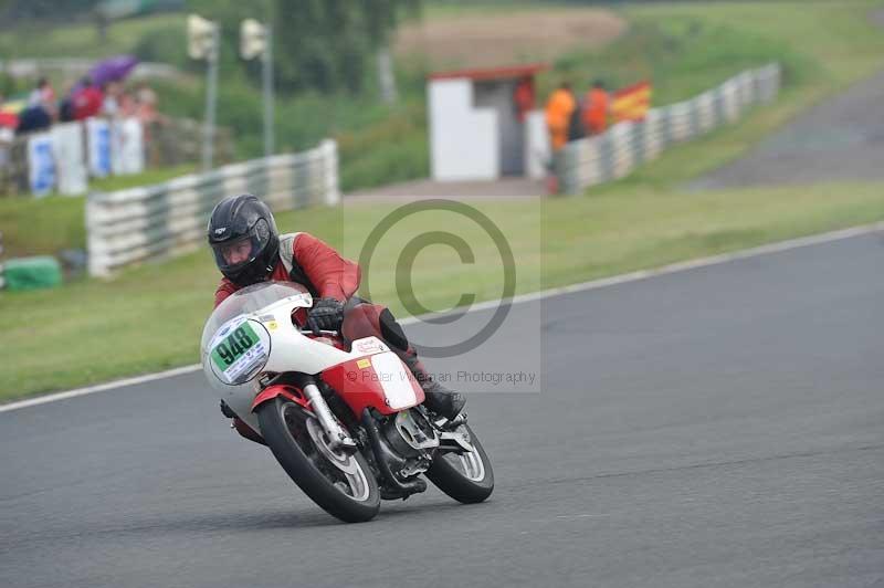 Mallory park Leicestershire;Mallory park photographs;Motorcycle action photographs;classic bikes;event digital images;eventdigitalimages;mallory park;no limits trackday;peter wileman photography;vintage bikes;vintage motorcycles;vmcc festival 1000 bikes