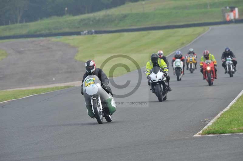 Mallory park Leicestershire;Mallory park photographs;Motorcycle action photographs;classic bikes;event digital images;eventdigitalimages;mallory park;no limits trackday;peter wileman photography;vintage bikes;vintage motorcycles;vmcc festival 1000 bikes