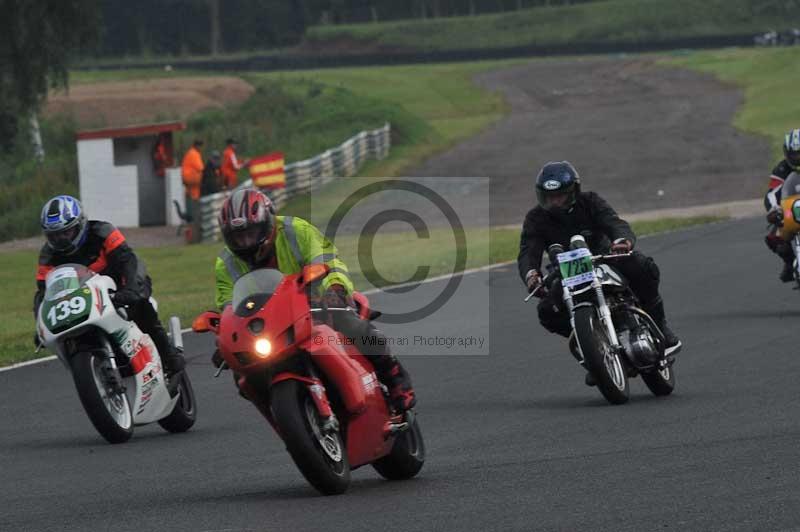 Mallory park Leicestershire;Mallory park photographs;Motorcycle action photographs;classic bikes;event digital images;eventdigitalimages;mallory park;no limits trackday;peter wileman photography;vintage bikes;vintage motorcycles;vmcc festival 1000 bikes