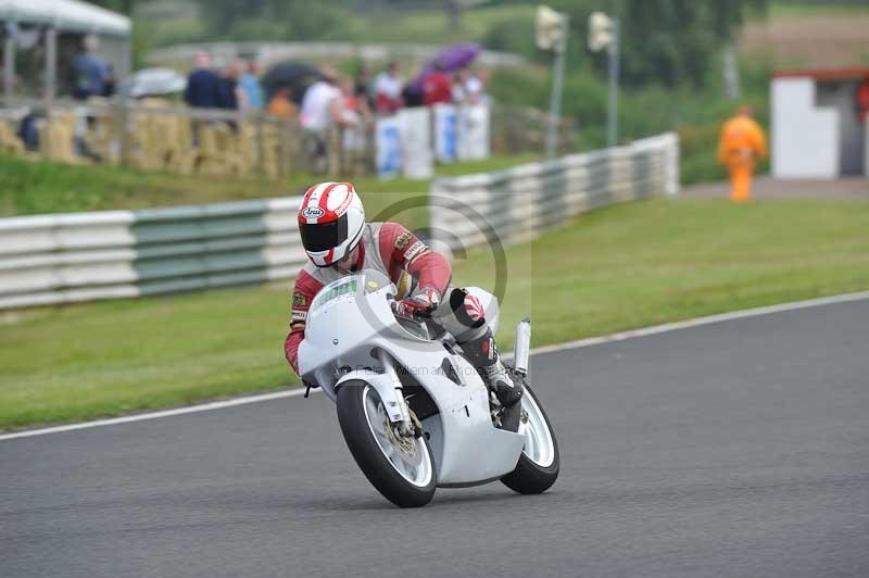 Mallory park Leicestershire;Mallory park photographs;Motorcycle action photographs;classic bikes;event digital images;eventdigitalimages;mallory park;no limits trackday;peter wileman photography;vintage bikes;vintage motorcycles;vmcc festival 1000 bikes