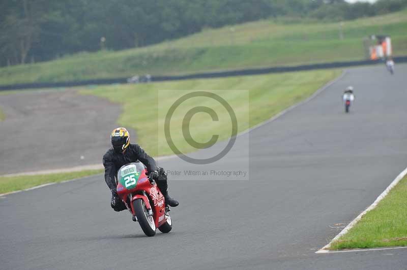 Mallory park Leicestershire;Mallory park photographs;Motorcycle action photographs;classic bikes;event digital images;eventdigitalimages;mallory park;no limits trackday;peter wileman photography;vintage bikes;vintage motorcycles;vmcc festival 1000 bikes