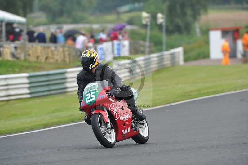 Mallory park Leicestershire;Mallory park photographs;Motorcycle action photographs;classic bikes;event digital images;eventdigitalimages;mallory park;no limits trackday;peter wileman photography;vintage bikes;vintage motorcycles;vmcc festival 1000 bikes