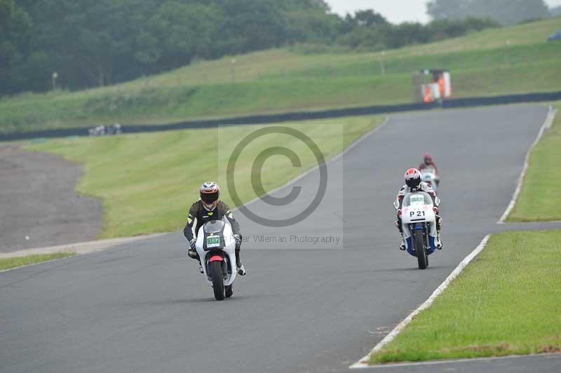 Mallory park Leicestershire;Mallory park photographs;Motorcycle action photographs;classic bikes;event digital images;eventdigitalimages;mallory park;no limits trackday;peter wileman photography;vintage bikes;vintage motorcycles;vmcc festival 1000 bikes