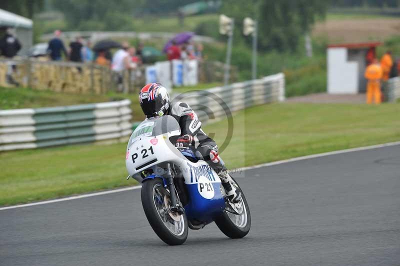 Mallory park Leicestershire;Mallory park photographs;Motorcycle action photographs;classic bikes;event digital images;eventdigitalimages;mallory park;no limits trackday;peter wileman photography;vintage bikes;vintage motorcycles;vmcc festival 1000 bikes