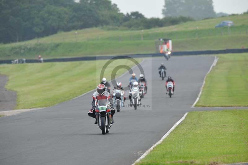 Mallory park Leicestershire;Mallory park photographs;Motorcycle action photographs;classic bikes;event digital images;eventdigitalimages;mallory park;no limits trackday;peter wileman photography;vintage bikes;vintage motorcycles;vmcc festival 1000 bikes